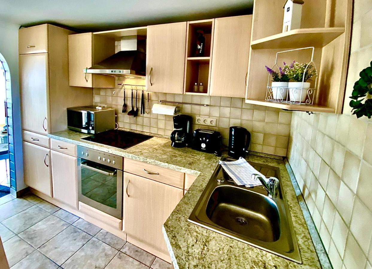 Gemuetliche Ferienwohnung Sagard Bagian luar foto