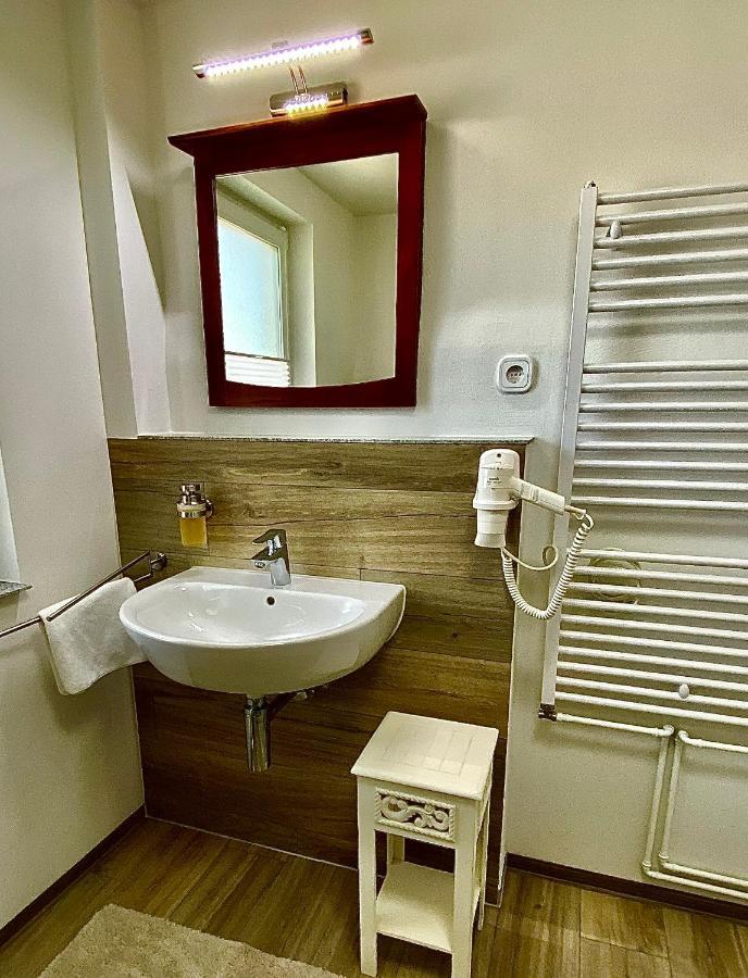 Gemuetliche Ferienwohnung Sagard Bagian luar foto