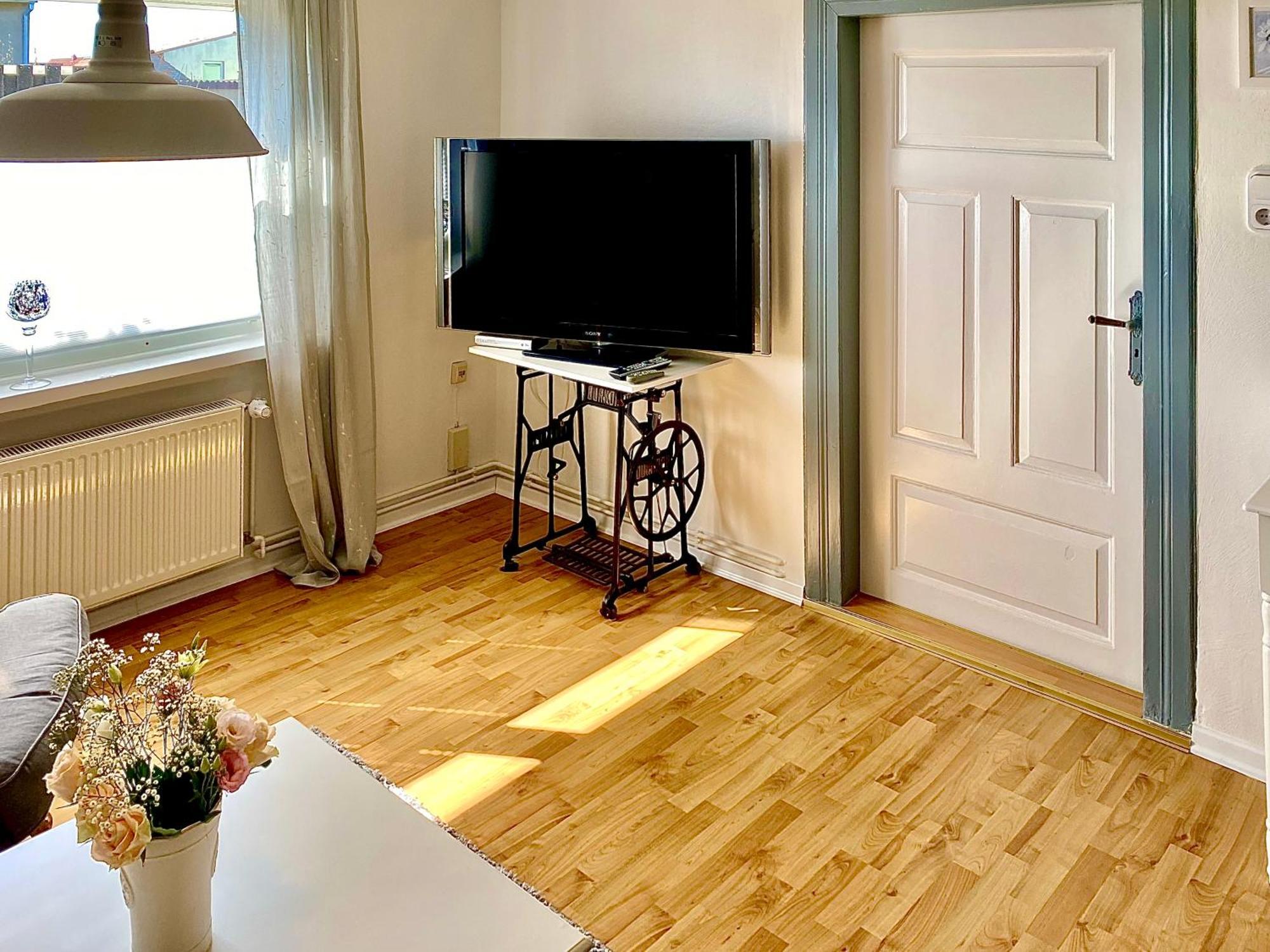 Gemuetliche Ferienwohnung Sagard Bagian luar foto